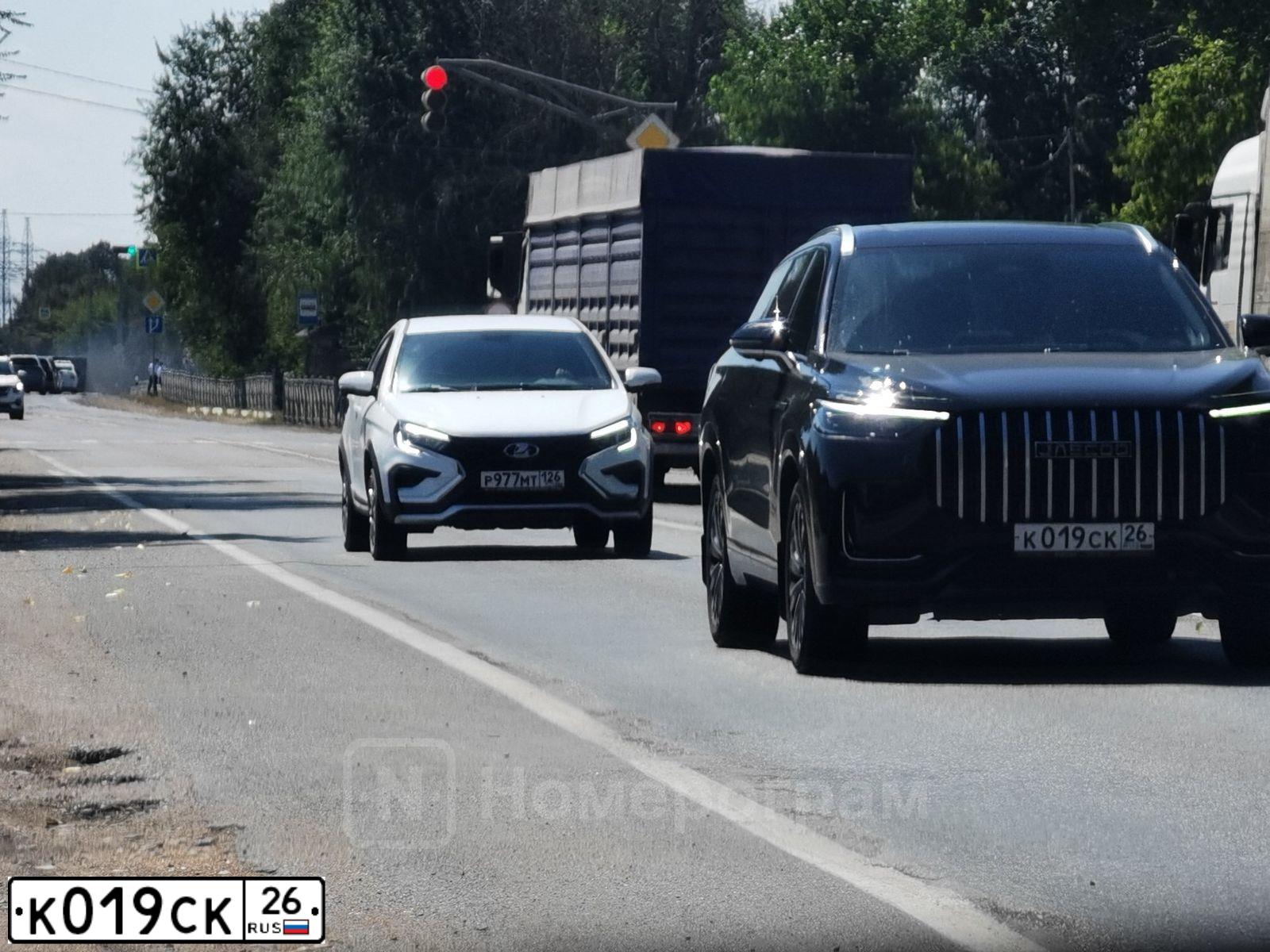 Фото автомобиля BMW X5, 2019 — госномер К019СК26. Цвет: Белый