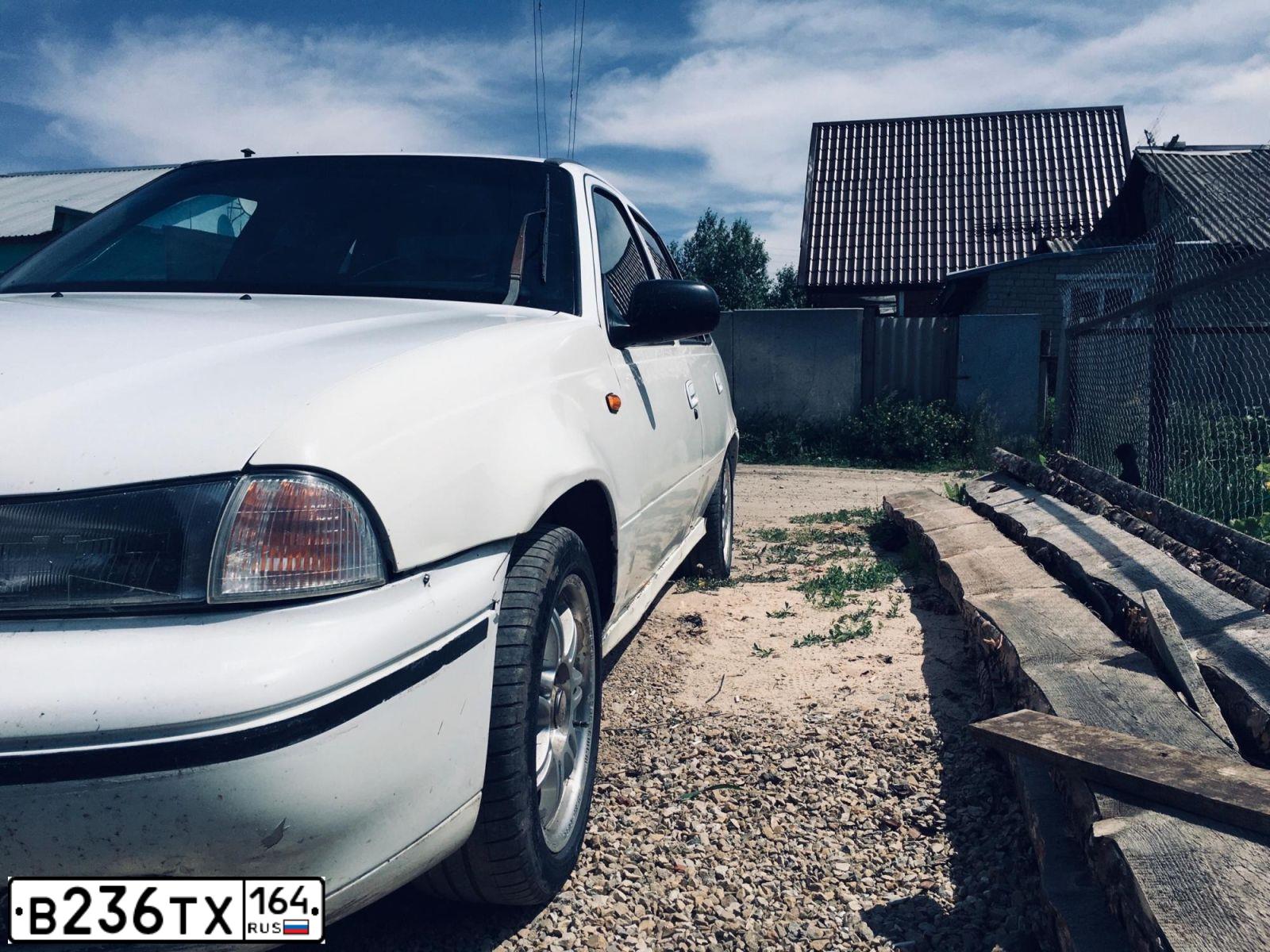 Фото автомобиля DAEWOO NEXIA, 2004 — госномер У666ТК64. Цвет: Белый
