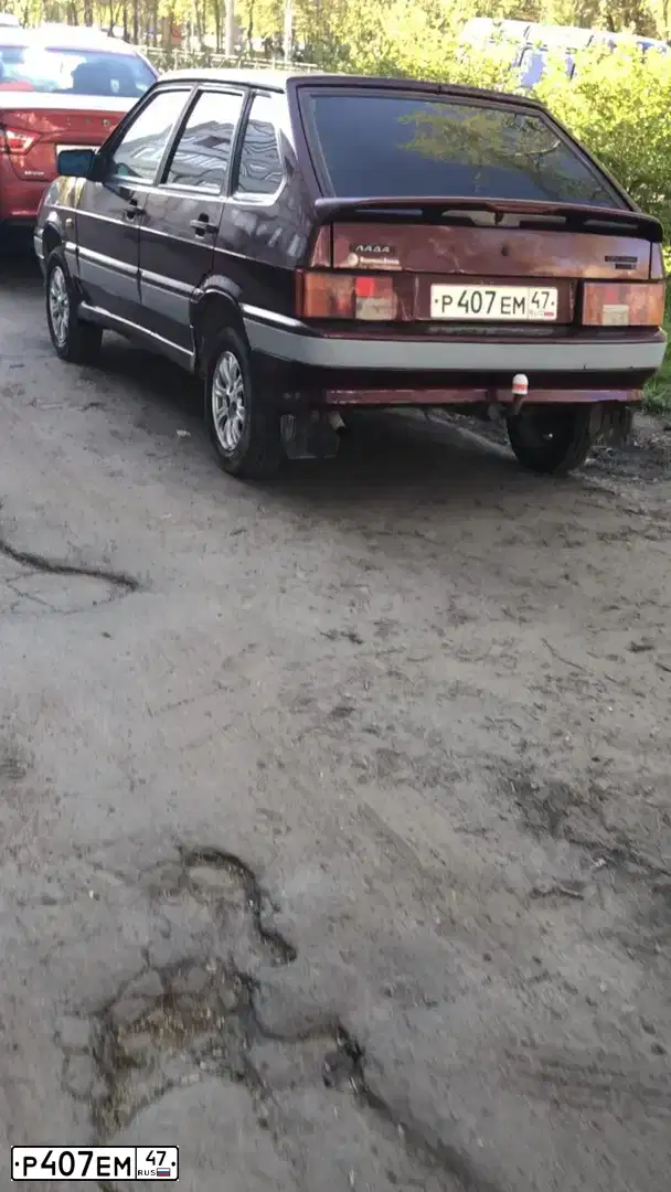 Фото автомобиля LADA 2114 SAMARA, 2004 — госномер Р407ЕМ47. Цвет: ТЕМНО-МАЛИНОВЫЙ