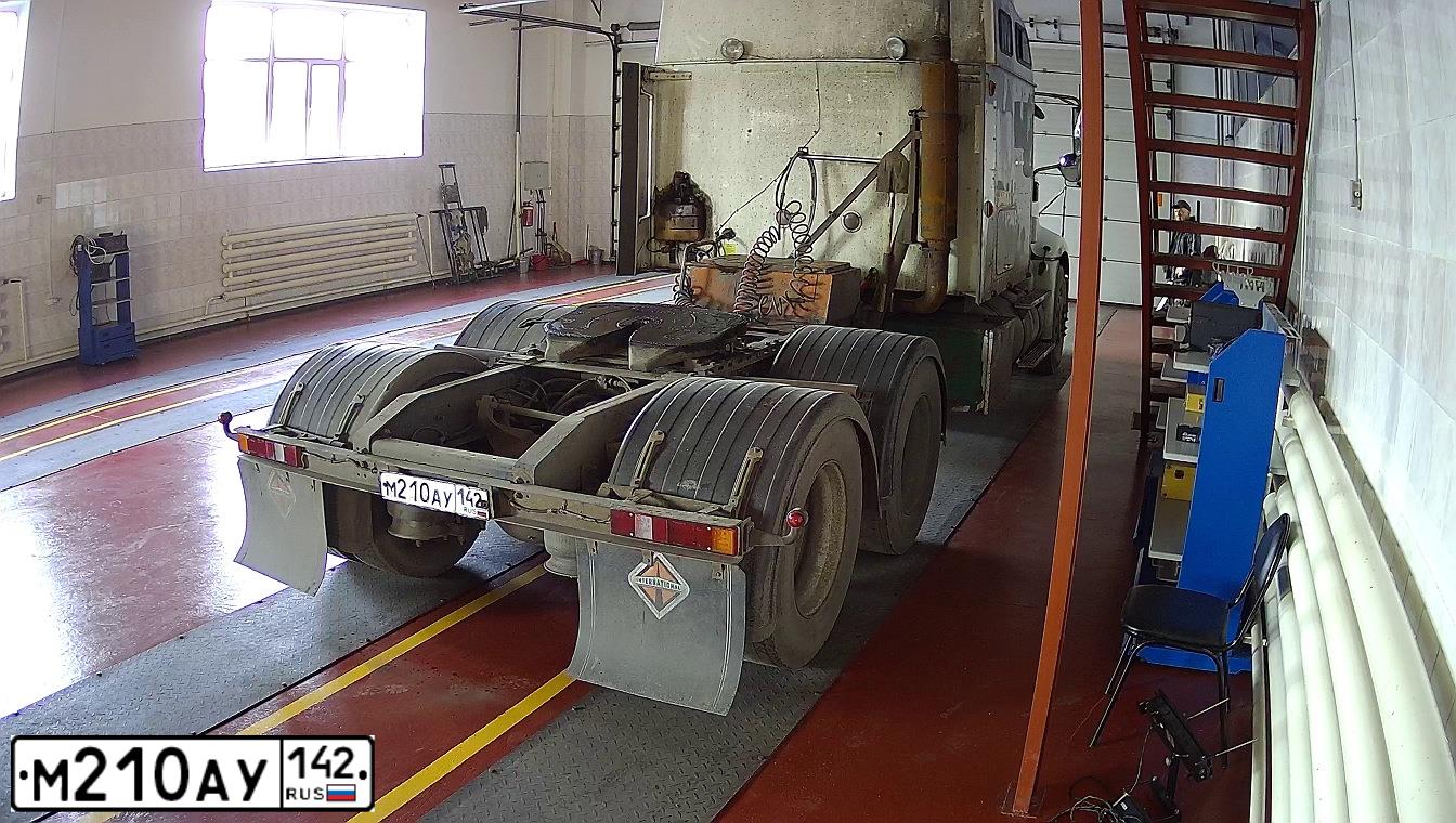 Фото автомобиля INTERNATIONAL HEAVY TRUCK 8500-9900, 2003 — госномер М210АУ142. Цвет: БЕЛЫЙ