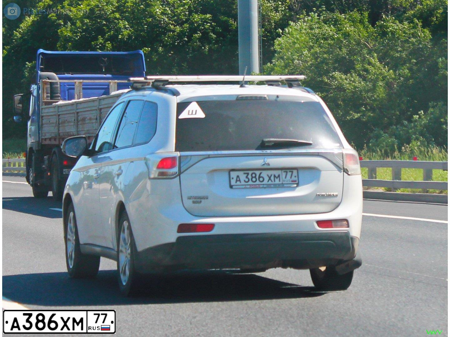 Фото автомобиля FORD ESCAPE, 1994 — госномер Р013НА77. Цвет: Красный