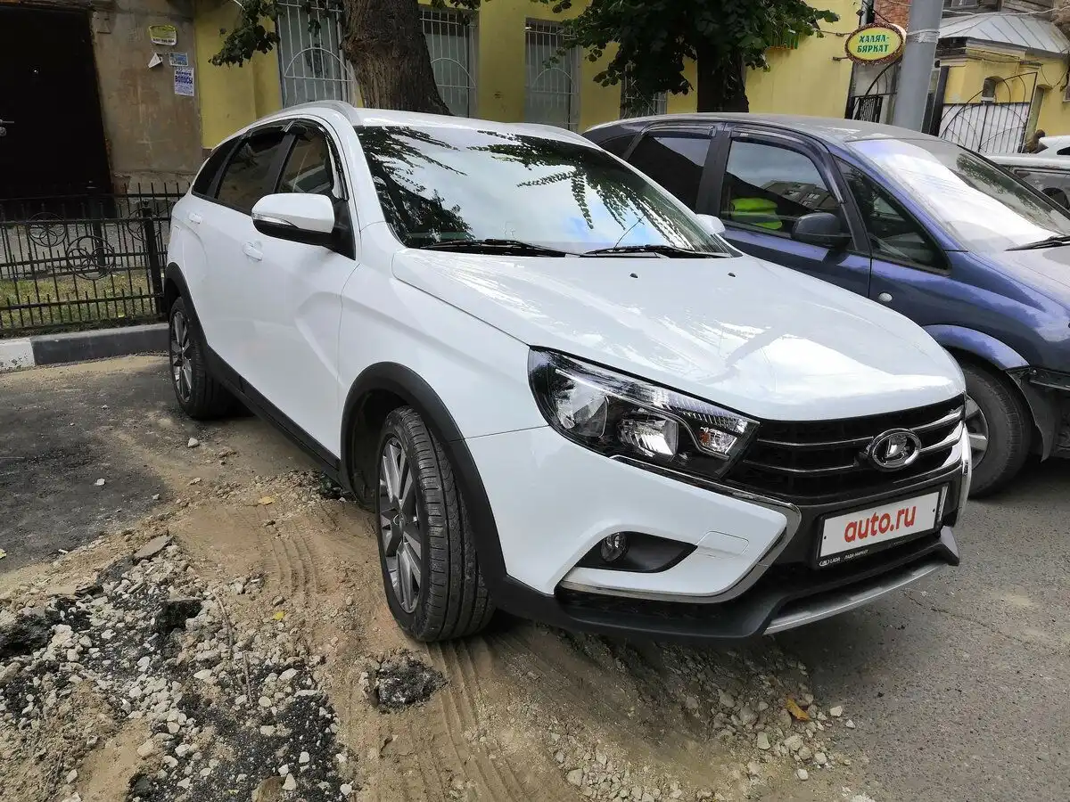 Фото автомобиля GEELY MK, 2011 — госномер Т826СА64. Цвет: БЕЛЫЙ