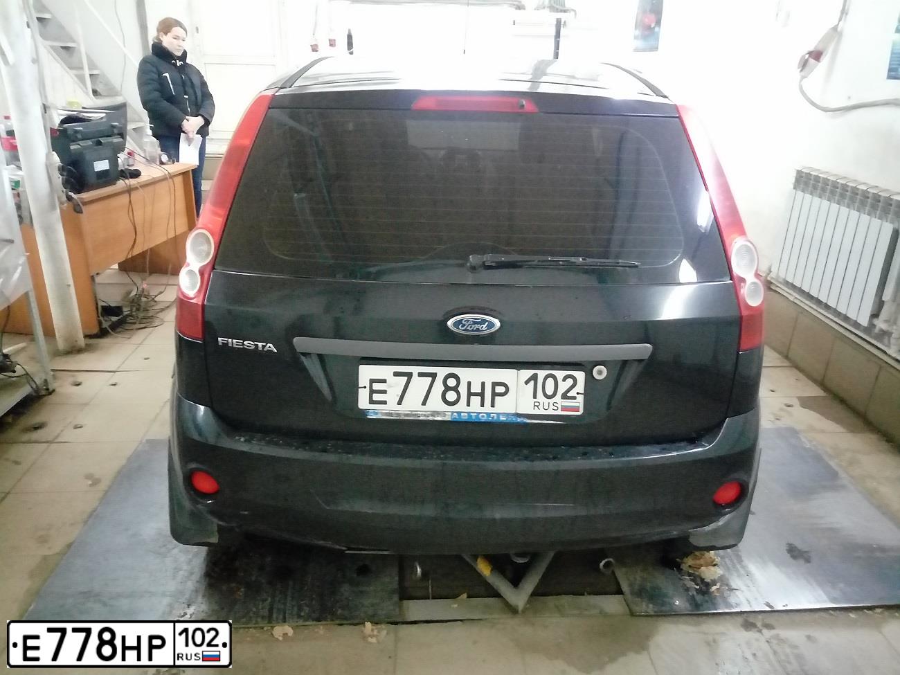 Фото автомобиля FORD FIESTA / ASPIRE, 2007 — госномер Е778НР102. Цвет: ЧЕРНЫЙ