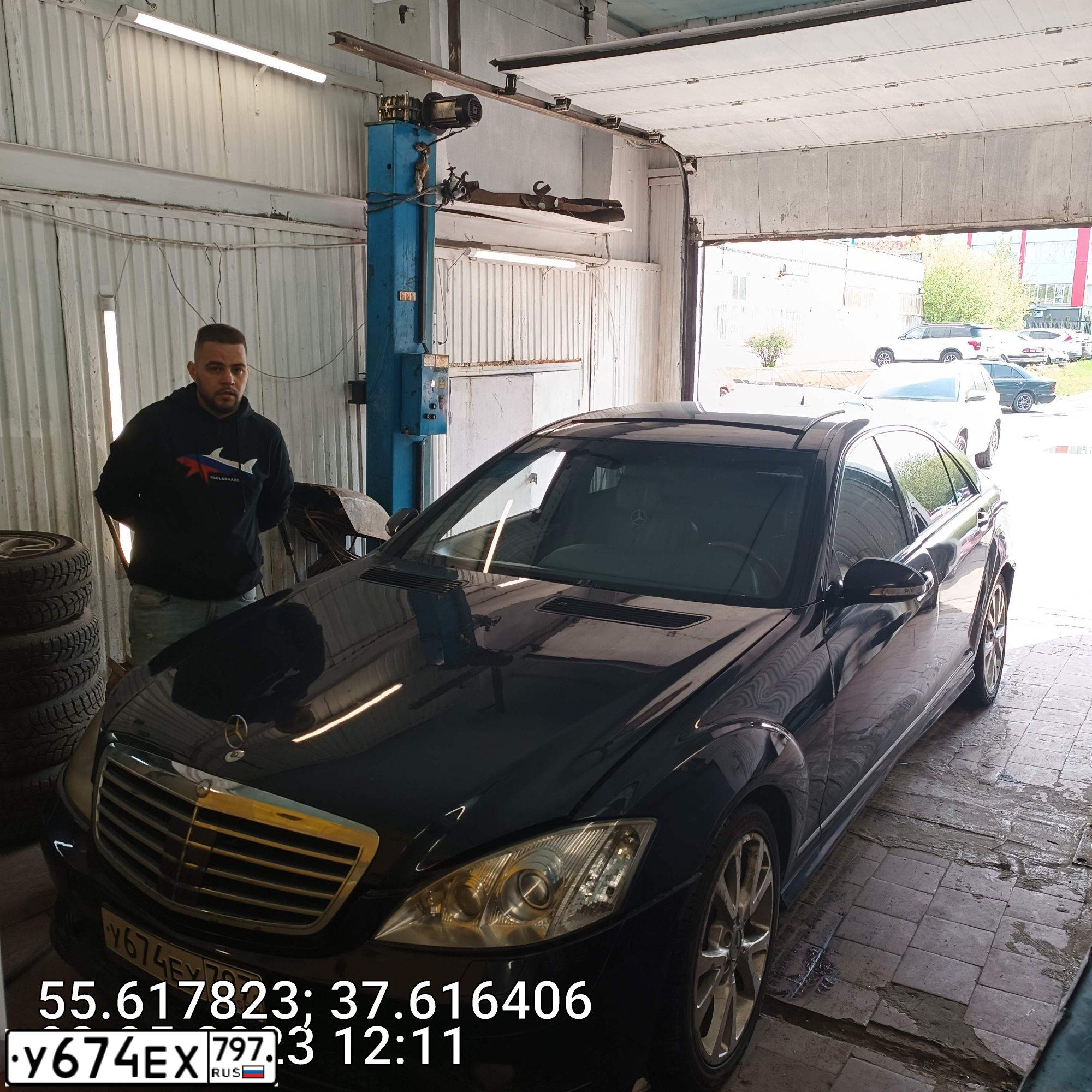 Фото автомобиля MERCEDES S-KLASSE, 2007 — госномер У674ЕХ797. Цвет: синий