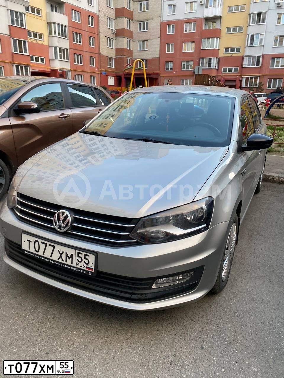 Фото автомобиля VOLKSWAGEN POLO, 2017 — госномер Т077ХМ55. Цвет: Серый