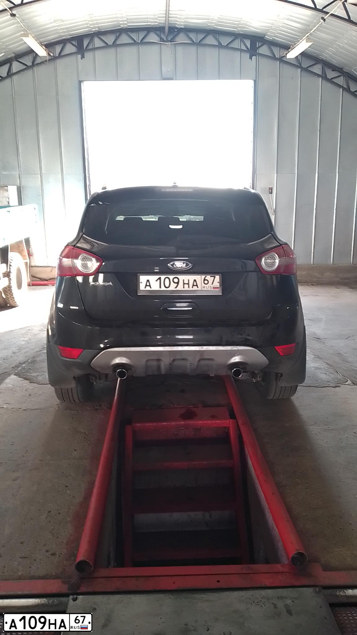 Фото автомобиля FORD KUGA, 2011 — госномер В032РК790