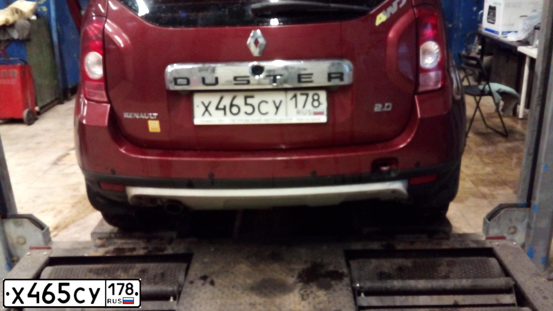 Фото автомобиля RENAULT DUSTER, 2013 — госномер Х465СУ178. Цвет: Красный