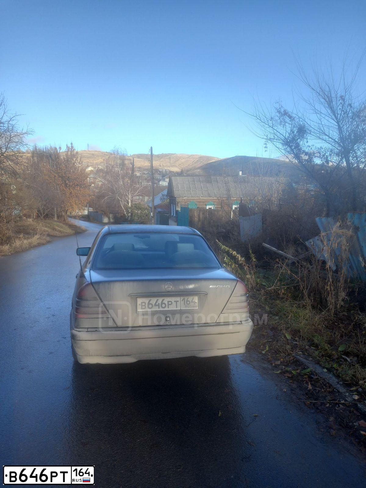 Фото автомобиля MERCEDES C-KLASSE, 1996 — госномер Н212ОР48. Цвет: ЗЕЛЕНЫЙ