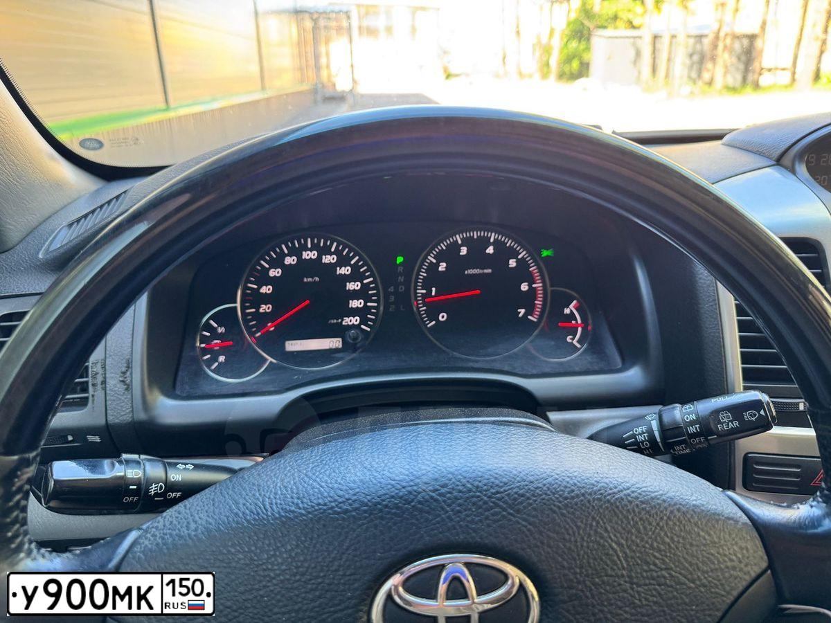 Фото автомобиля TOYOTA LANDCRUISER, 2008 — госномер У900МК150. Цвет: БЕЖЕВЫЙ