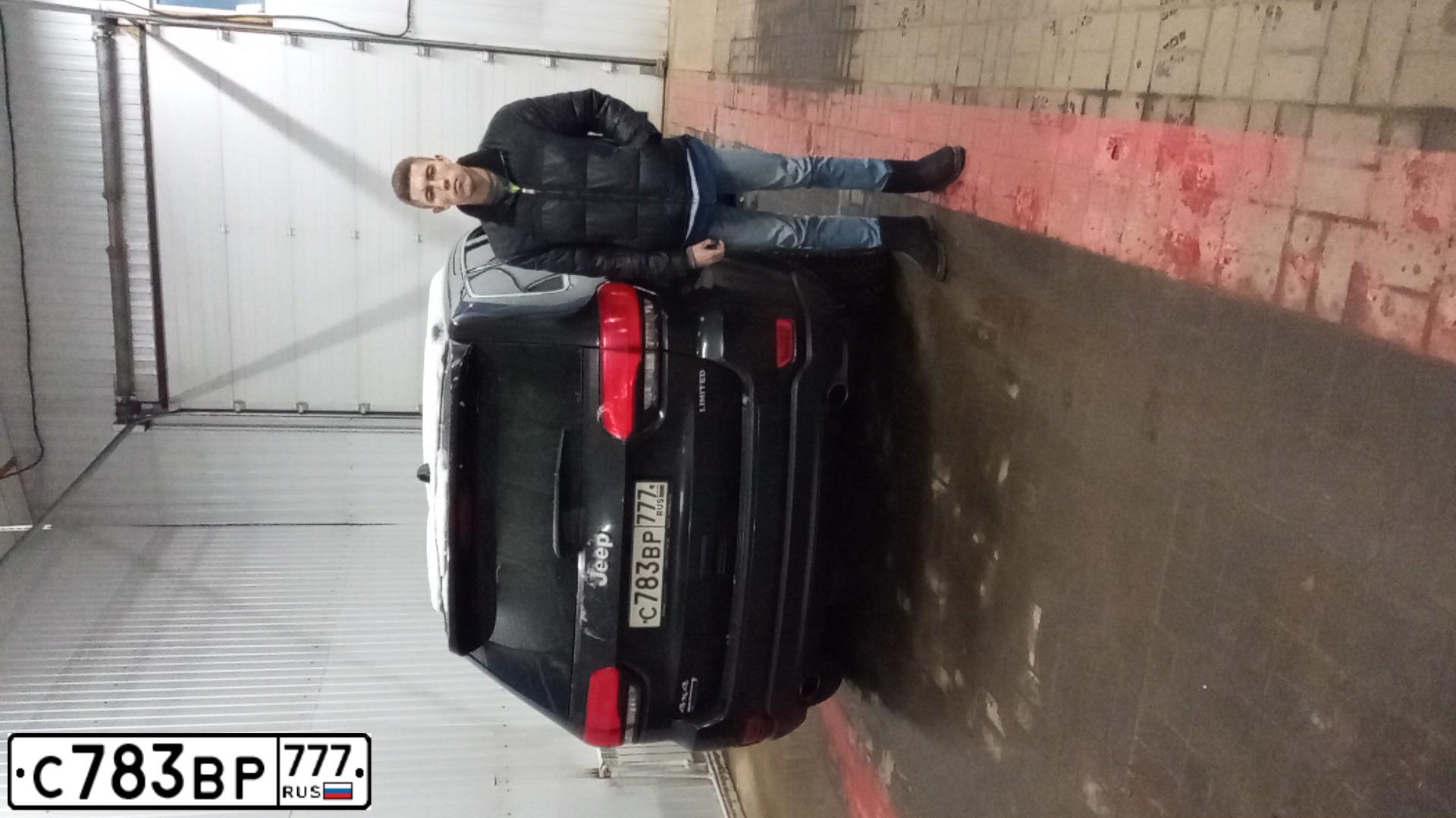 Фото автомобиля JEEP GRAND CHEROKEE, 2013 — госномер Е363КУ790. Цвет: ЧЕРНЫЙ