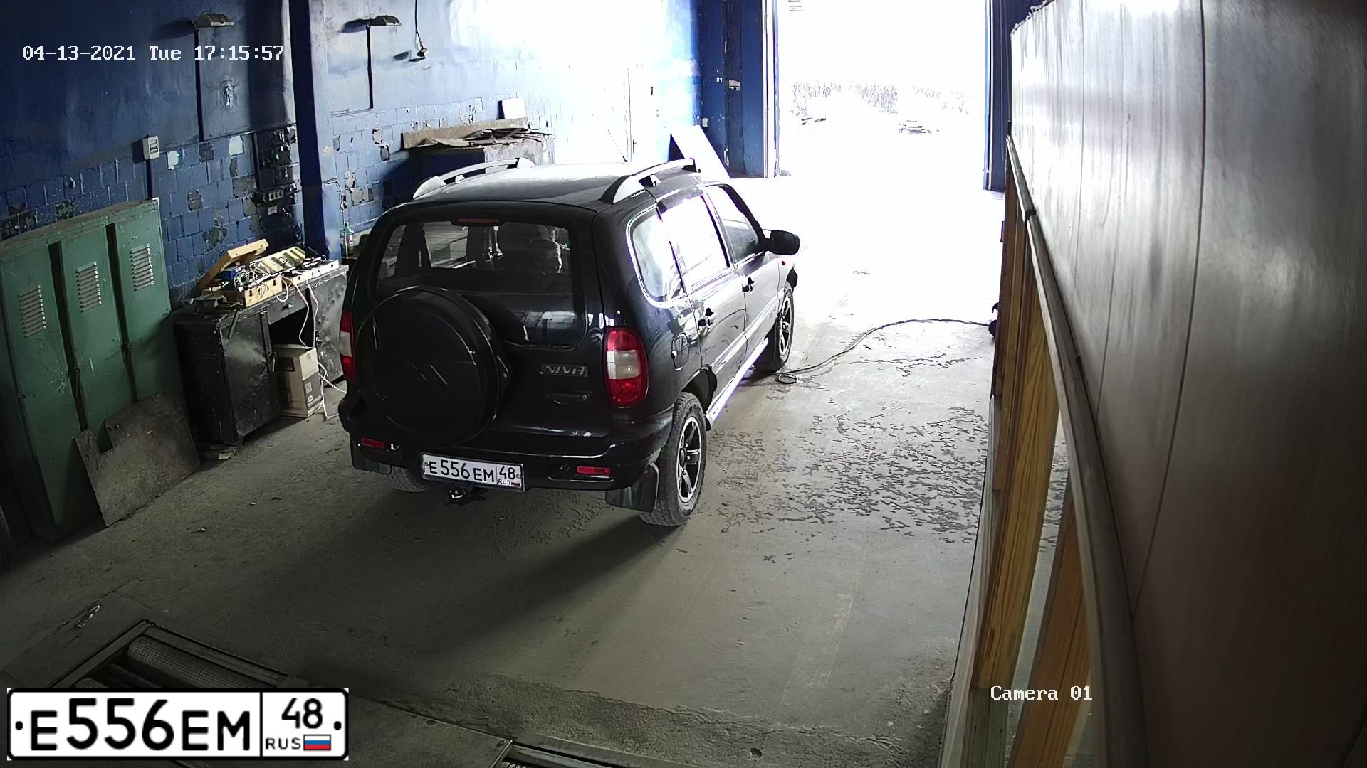 Фото автомобиля CHEVROLET NIVA, 2006 — госномер В294ЕК136. Цвет: ЧЕРНО-СИНИЙ