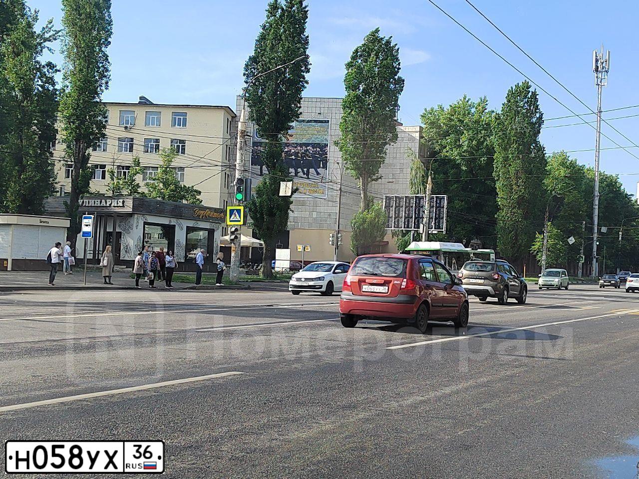 Фото автомобиля TOYOTA LANDCRUISER, 2012 — госномер Е213АВ797. Цвет: ЧЕРНЫЙ