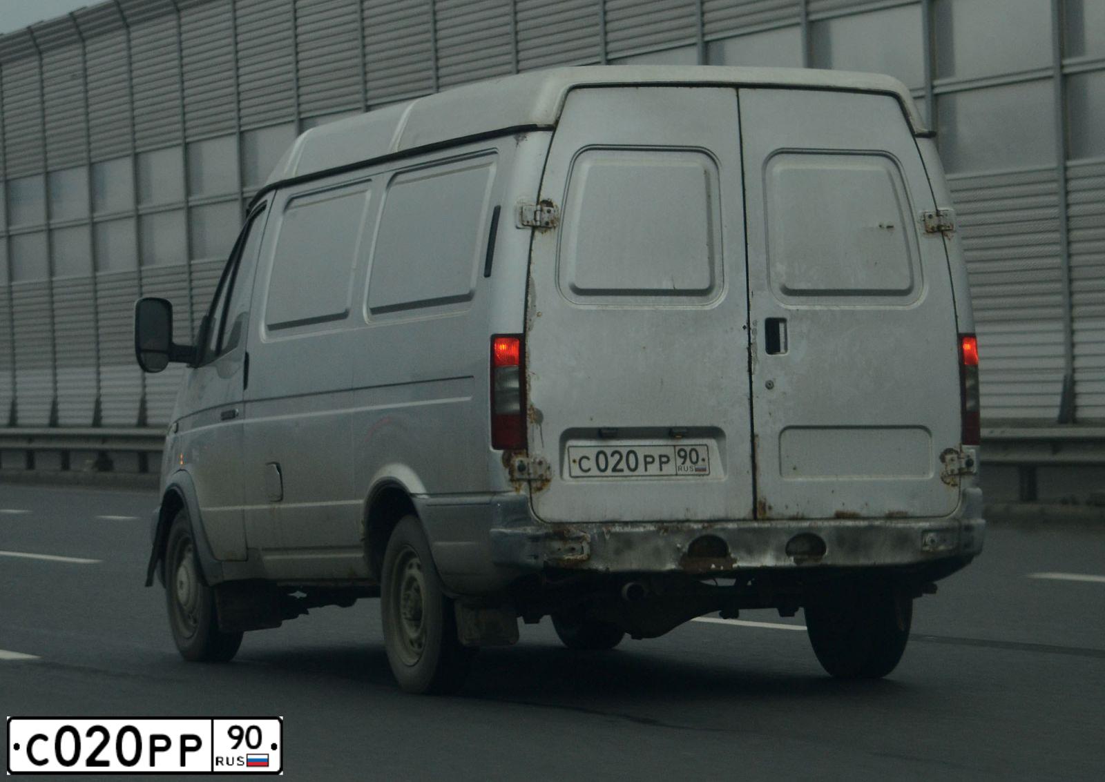 Фото автомобиля LADA 2112, 2004 — госномер С020РР90. Цвет: МАЛИНОВЫЙ