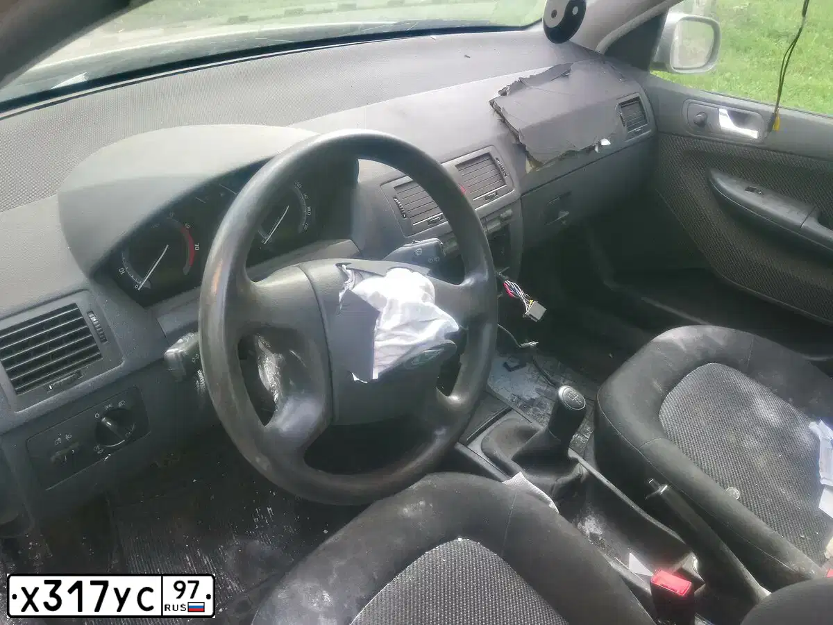 Фото автомобиля SKODA FABIA, 2005 — госномер Х317УС97. Цвет: ПЕСОЧНЫЙ