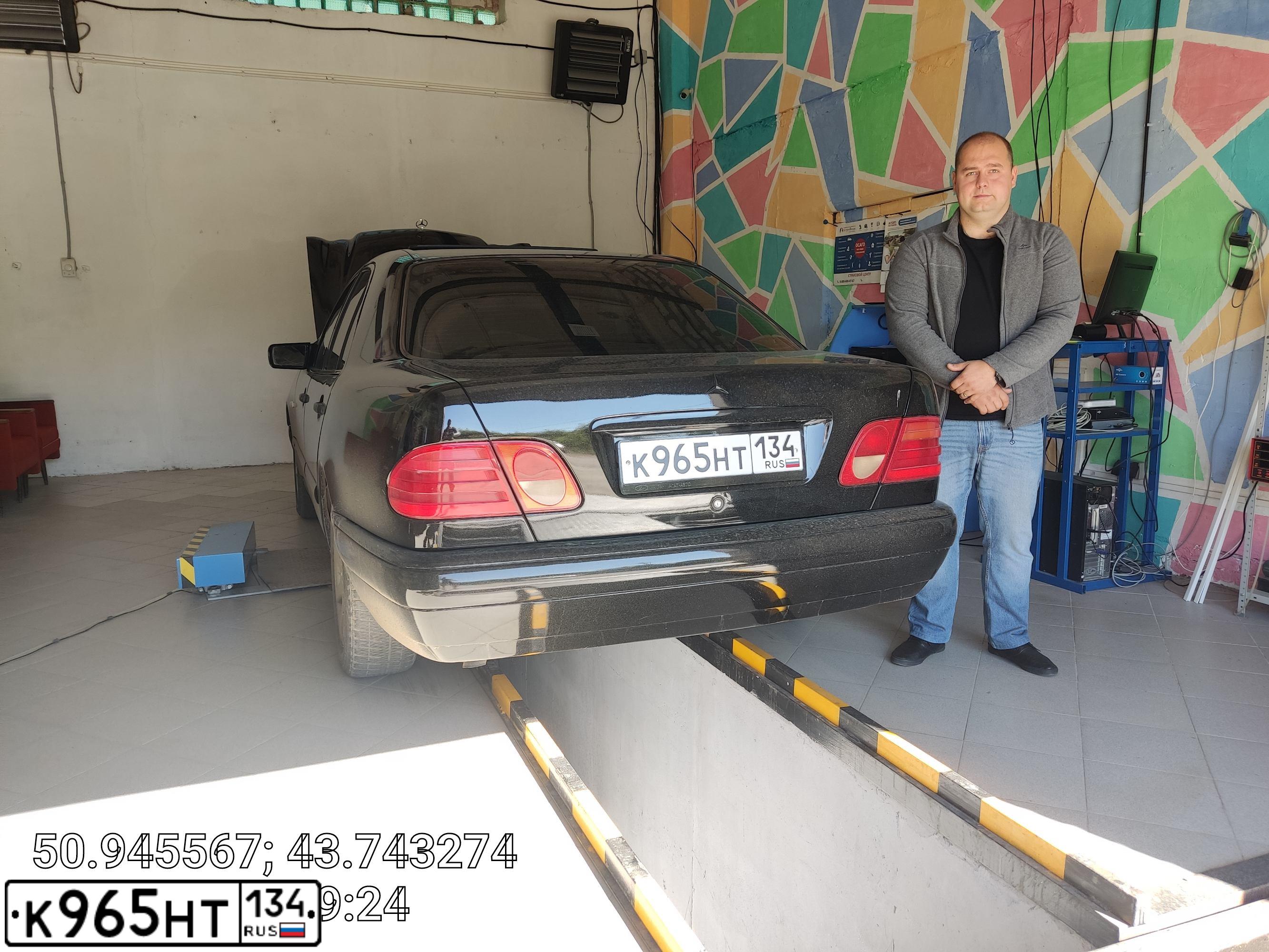 Фото автомобиля MERCEDES BENZ E230, 1997 — госномер Н606АМ134. Цвет: ТЕМНО СИНИЙ