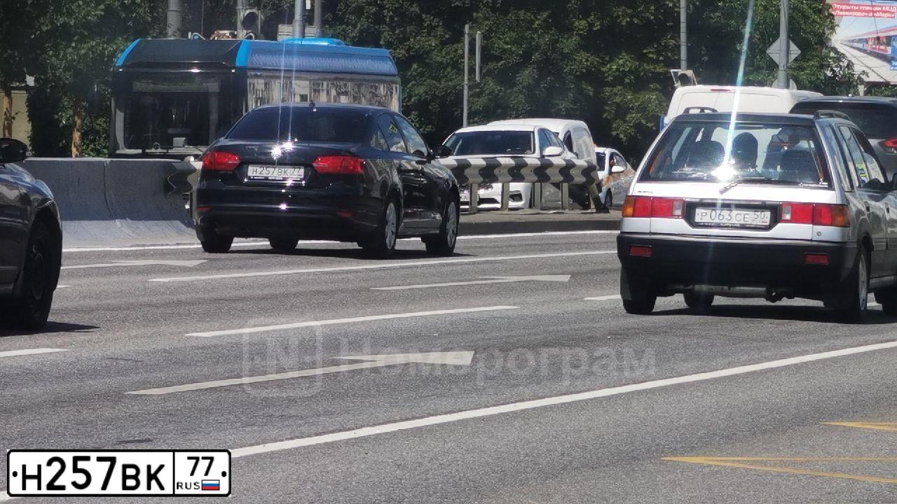 Фото автомобиля VOLKSWAGEN JETTA, 2012 — госномер Н257ВК77. Цвет: ЧЕРНЫЙ