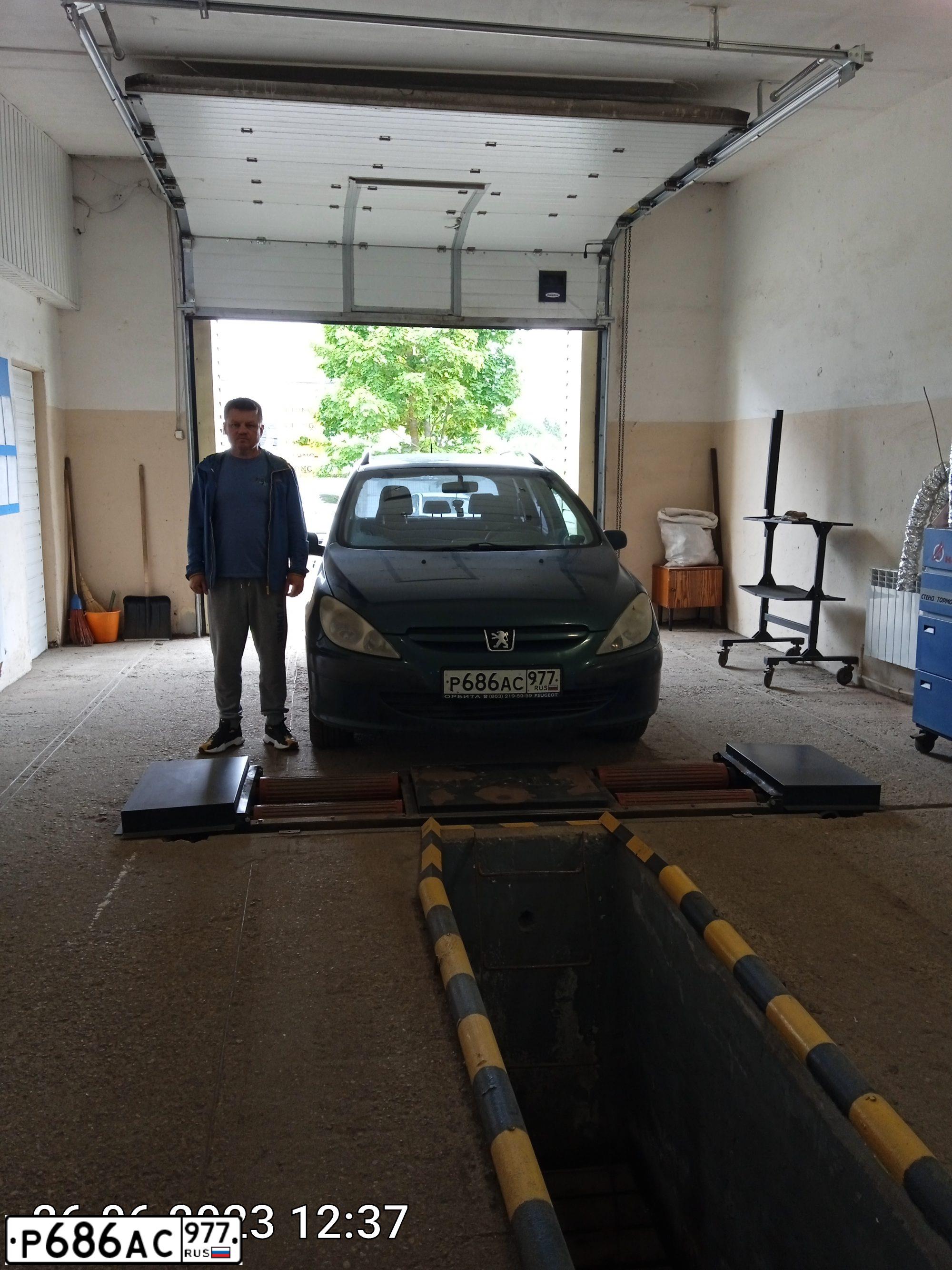 Фото автомобиля PEUGEOT 307, 2003 — госномер Р686АС977. Цвет: ЗЕЛЕНЫЙ