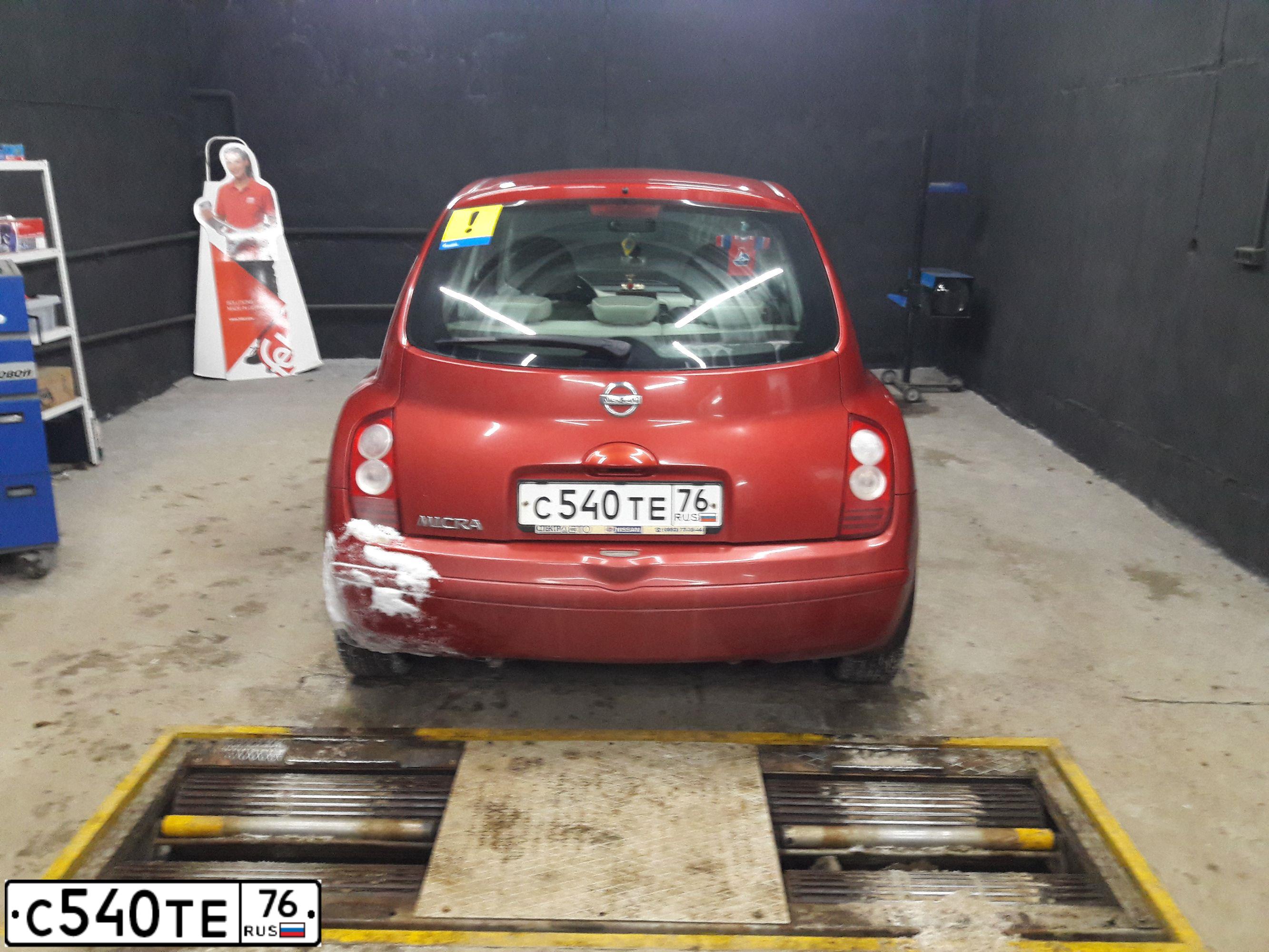 Фото автомобиля NISSAN MICRA, 2005 — госномер С540ТЕ76. Цвет: Красный