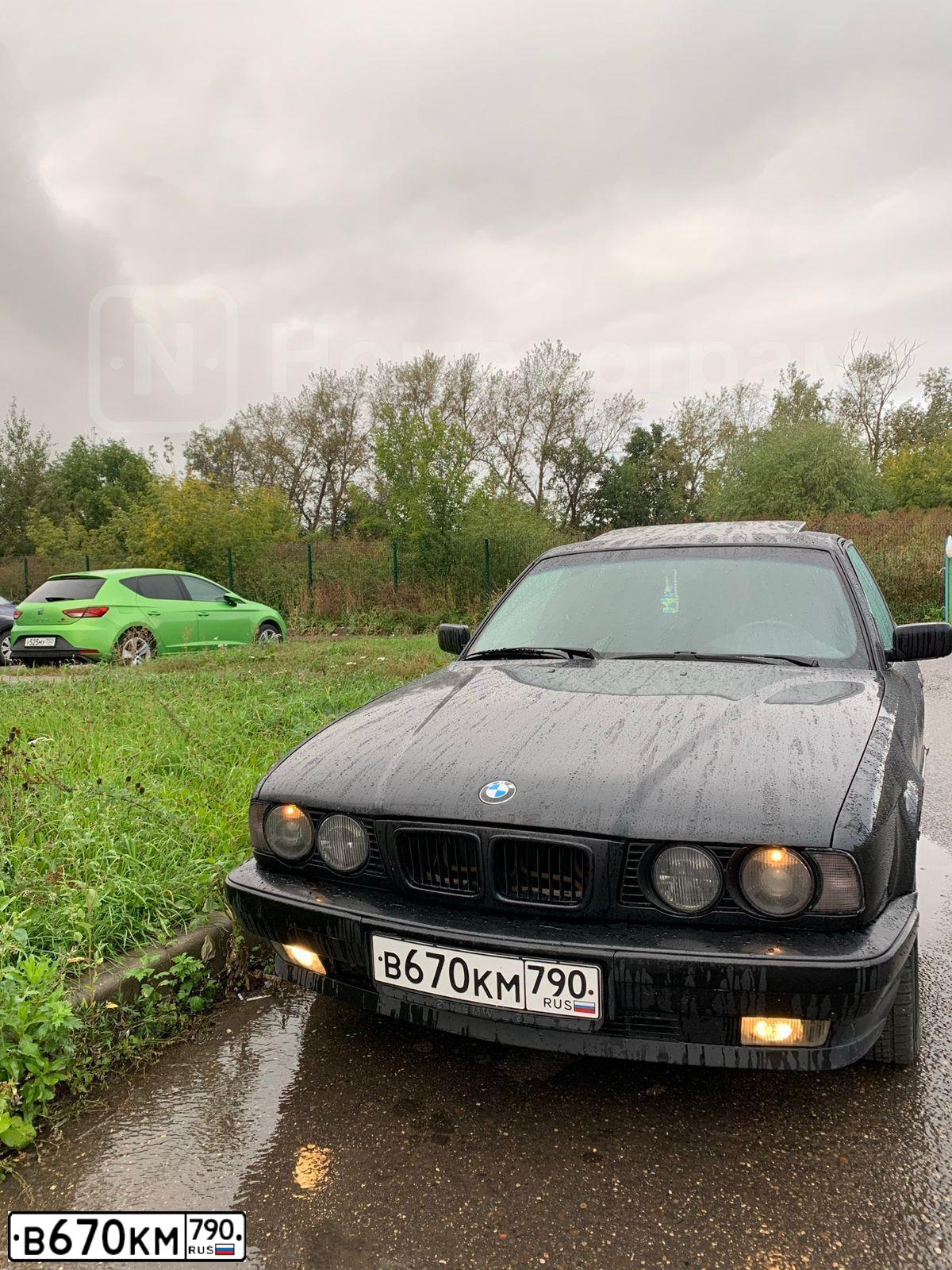 Фото автомобиля BMW W SERIE 5, 1994 — госномер Р333ТМ197. Цвет: ЧЕРНЫЙ