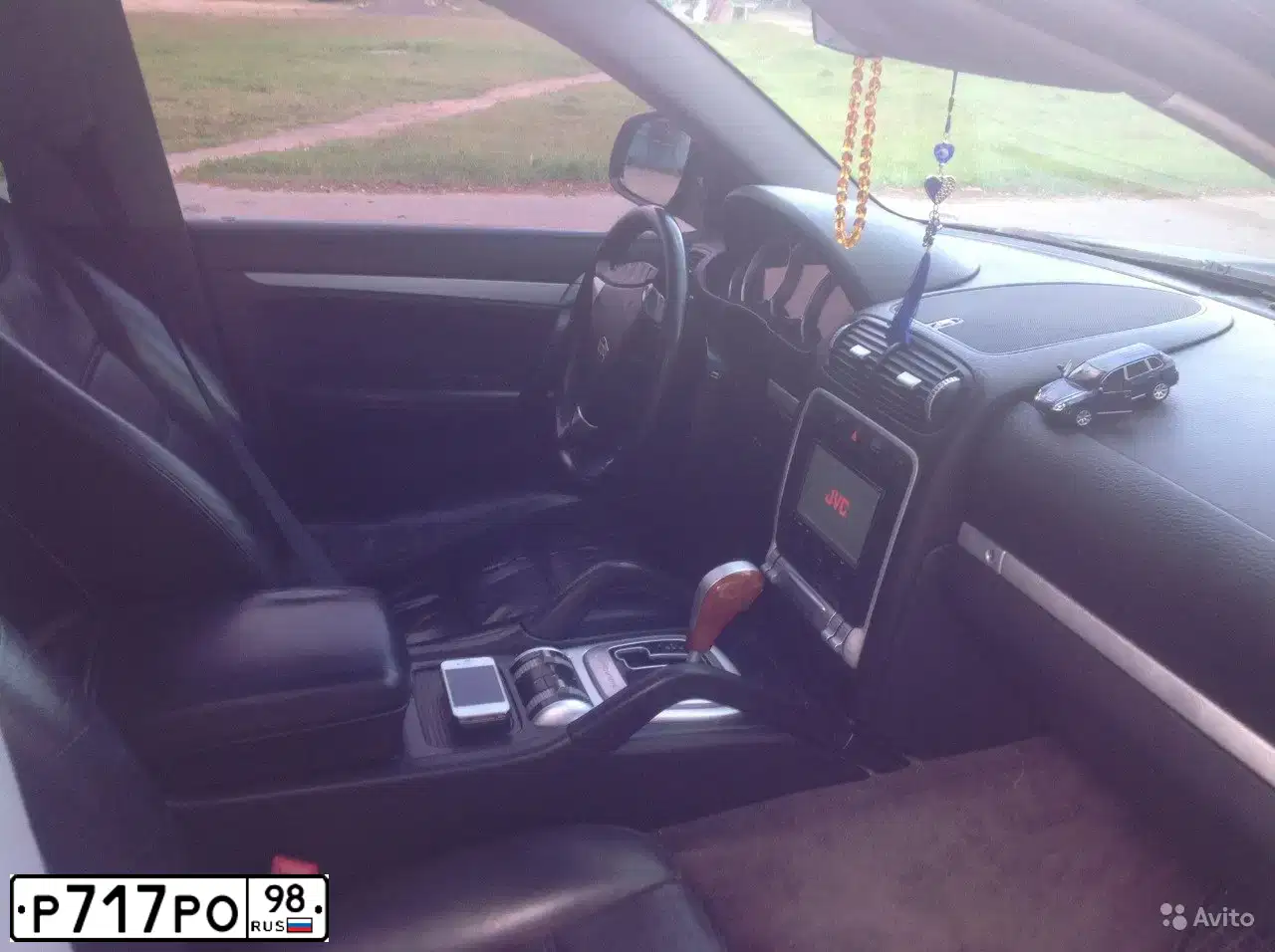 Фото автомобиля PORSCHE CAYENNE, 2003 — госномер Е699ВУ198. Цвет: ЧЕРНЫЙ