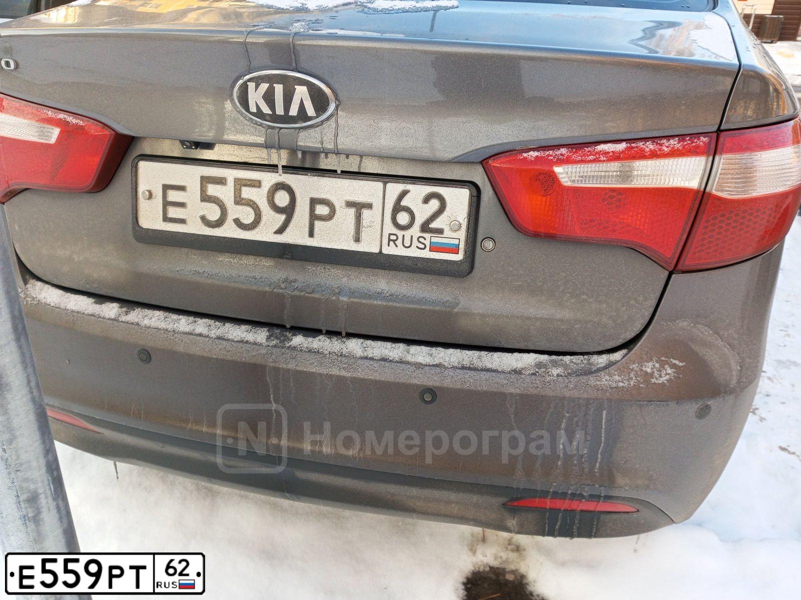 Фото автомобиля KIA RIO, 2013 — госномер Е559РТ62. Цвет: Серый