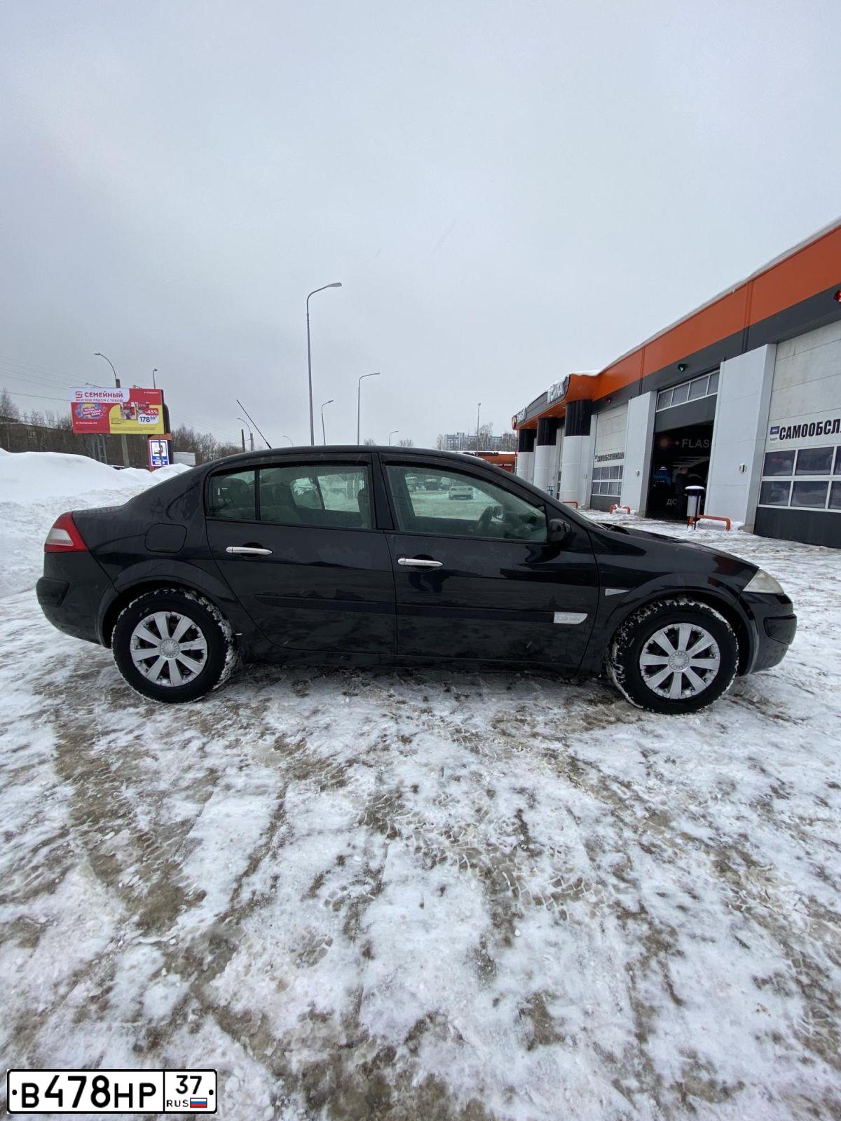 Фото автомобиля RENAULT MEGANE, 2006 — госномер М647ХУ35. Цвет: ЧЕРНЫЙ