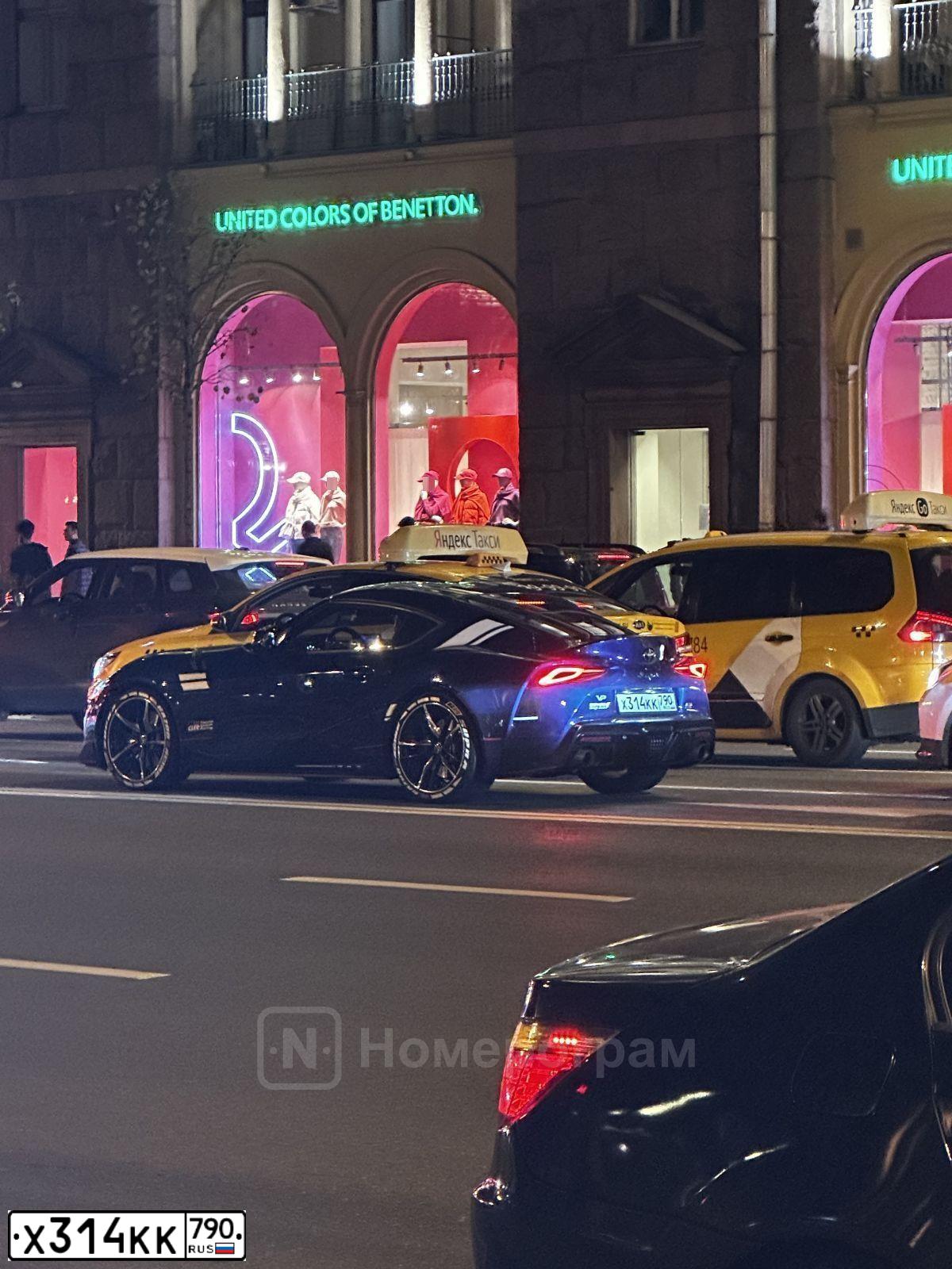 Фото автомобиля TOYOTA SUPRA, 2019 — госномер В887УТ797. Цвет: Белый