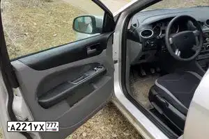 Фото автомобиля FORD FOCUS, 2011 — госномер А180НУ01. Цвет: СЕРЕБРИСТЫЙ