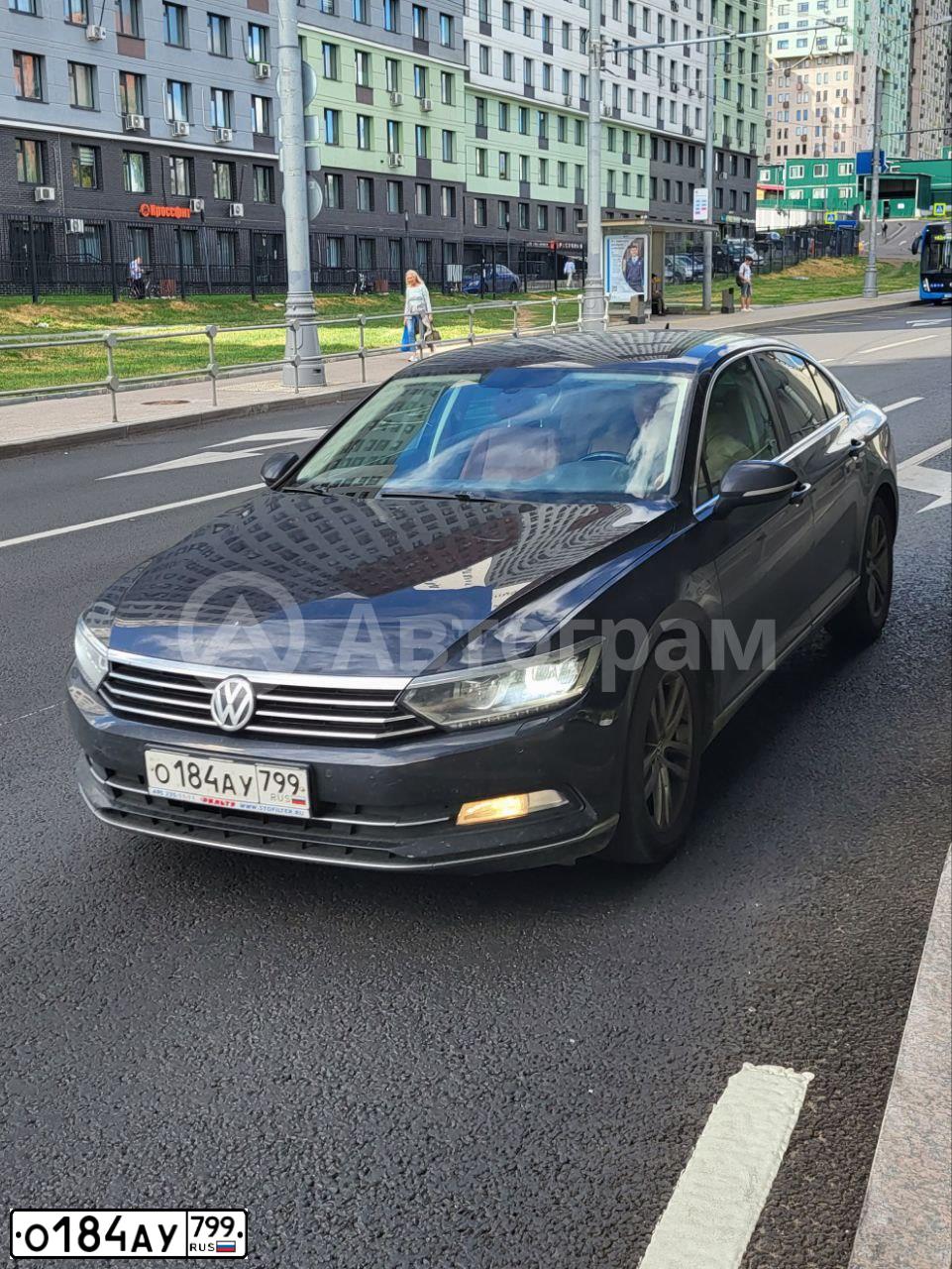 Фото автомобиля VOLKSWAGEN PASSAT, 2017 — госномер О184АУ799. Цвет: ЧЕРНЫЙ