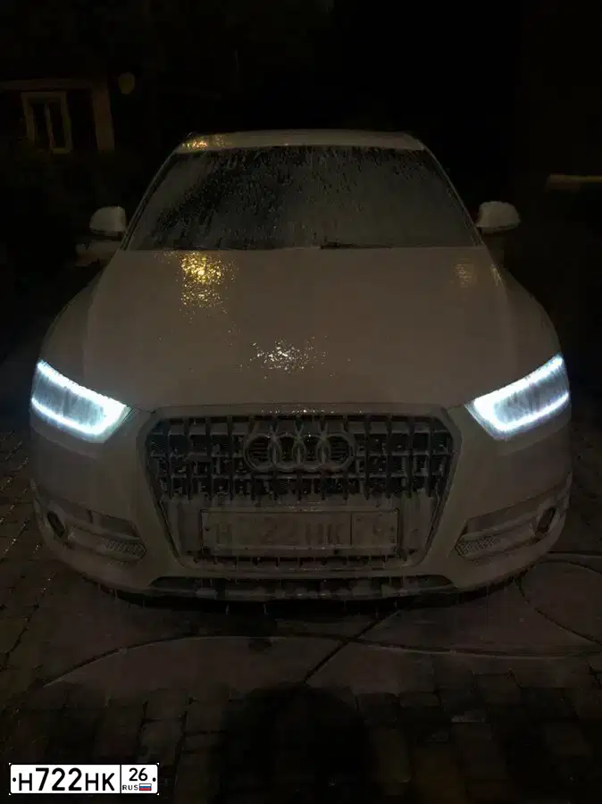 Фото автомобиля AUDI Q3, 2012 — госномер О003ОА26. Цвет: Белый