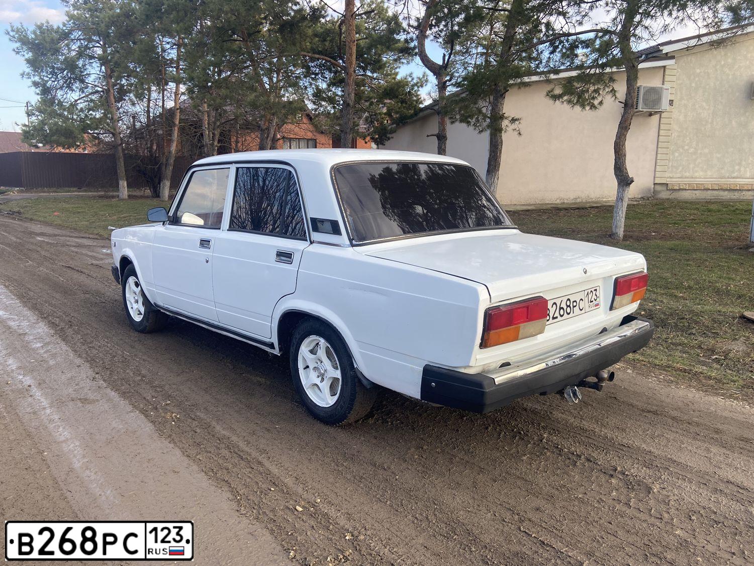 Фото автомобиля LADA 2107 LADA, 2007 — госномер В268РС123. Цвет: ЯРКО-БЕЛЫЙ