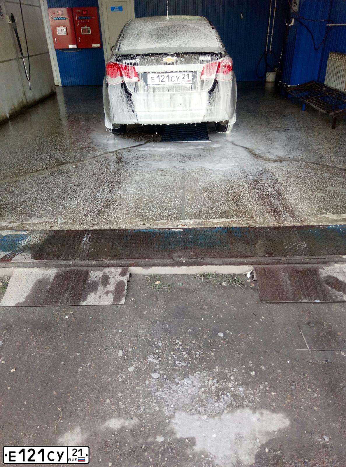 Фото автомобиля CHEVROLET CRUZE, 2013 — госномер Е121СУ21. Цвет: ЧЕРНЫЙ МЕТАЛЛИК