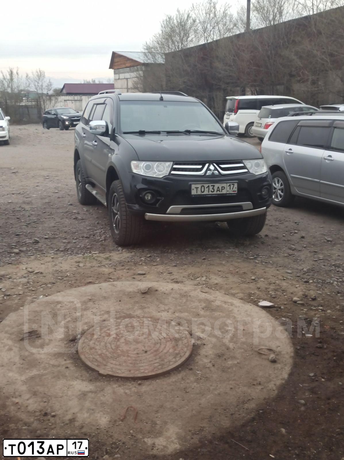 Фото автомобиля MITSUBISHI PAJERO SPORT, 2014 — госномер Т013АР17. Цвет: ЧЕРНЫЙ