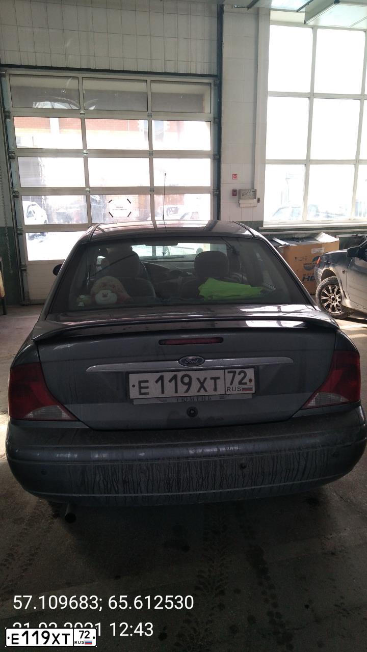 Фото автомобиля FORD FOCUS, 2002 — госномер Е119ХТ72. Цвет: СЕРЫЙ