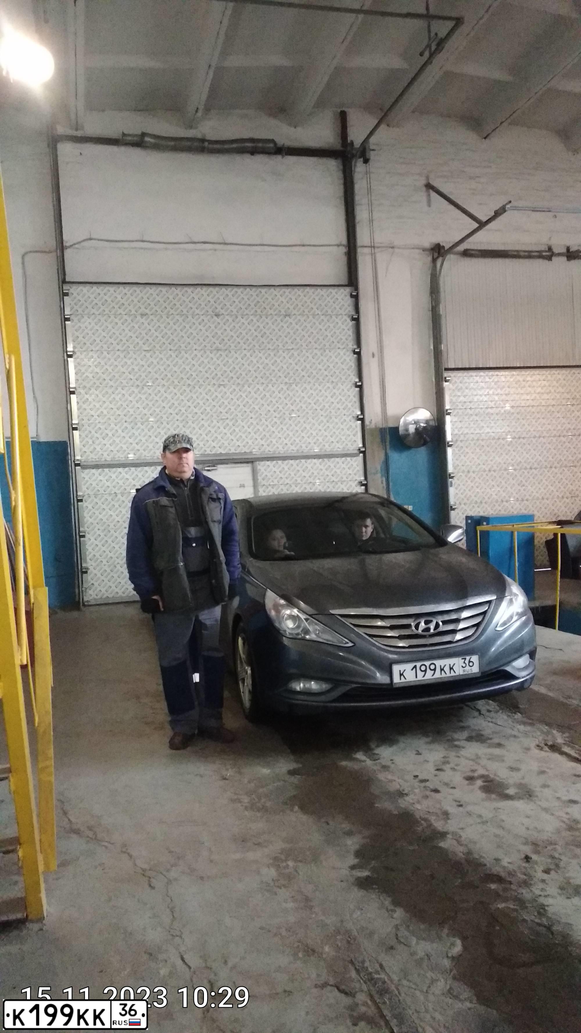 Фото автомобиля HYUNDAI SONATA, 2011 — госномер В315ВВ36. Цвет: ТЕМНО-СЕРЫЙ