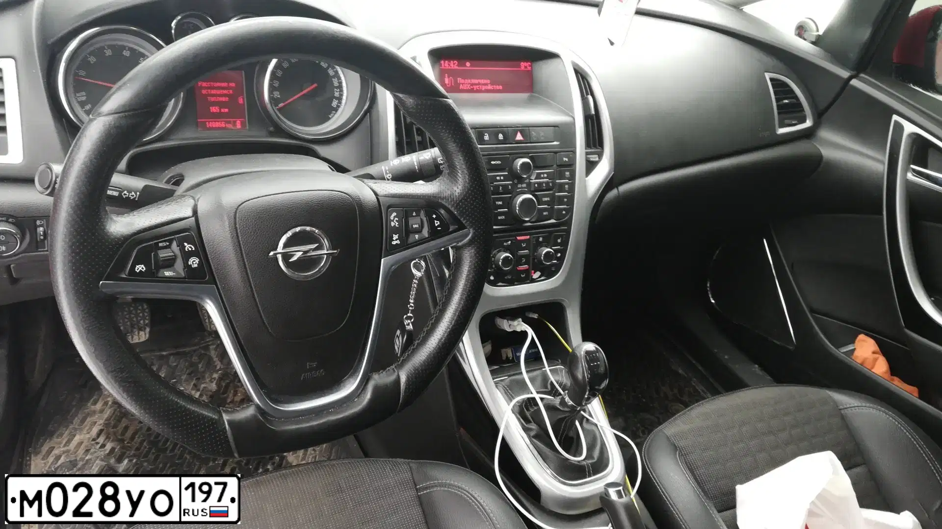 Фото автомобиля OPEL ASTRA, 2012 — госномер А894ТО33. Цвет: Красный