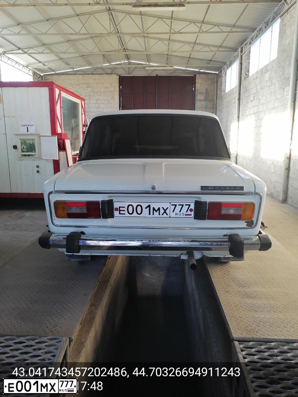 Фото автомобиля LADA 2106, 1997 — госномер В888ОУ15. Цвет: Белый