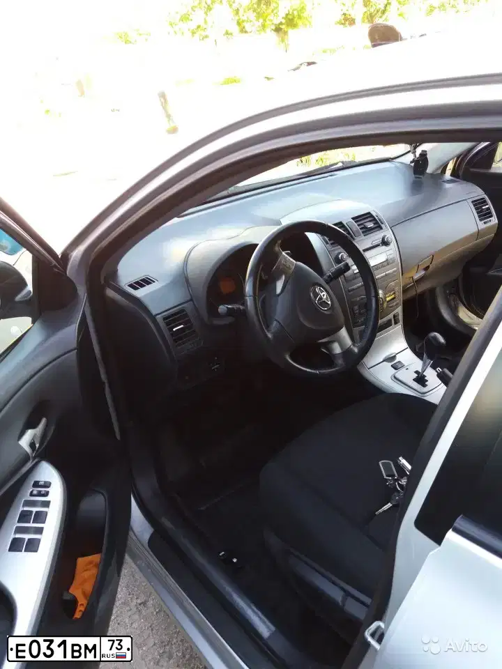 Фото автомобиля TOYOTA COROLLA, 2007 — госномер Е031ВМ73. Цвет: Серебристый