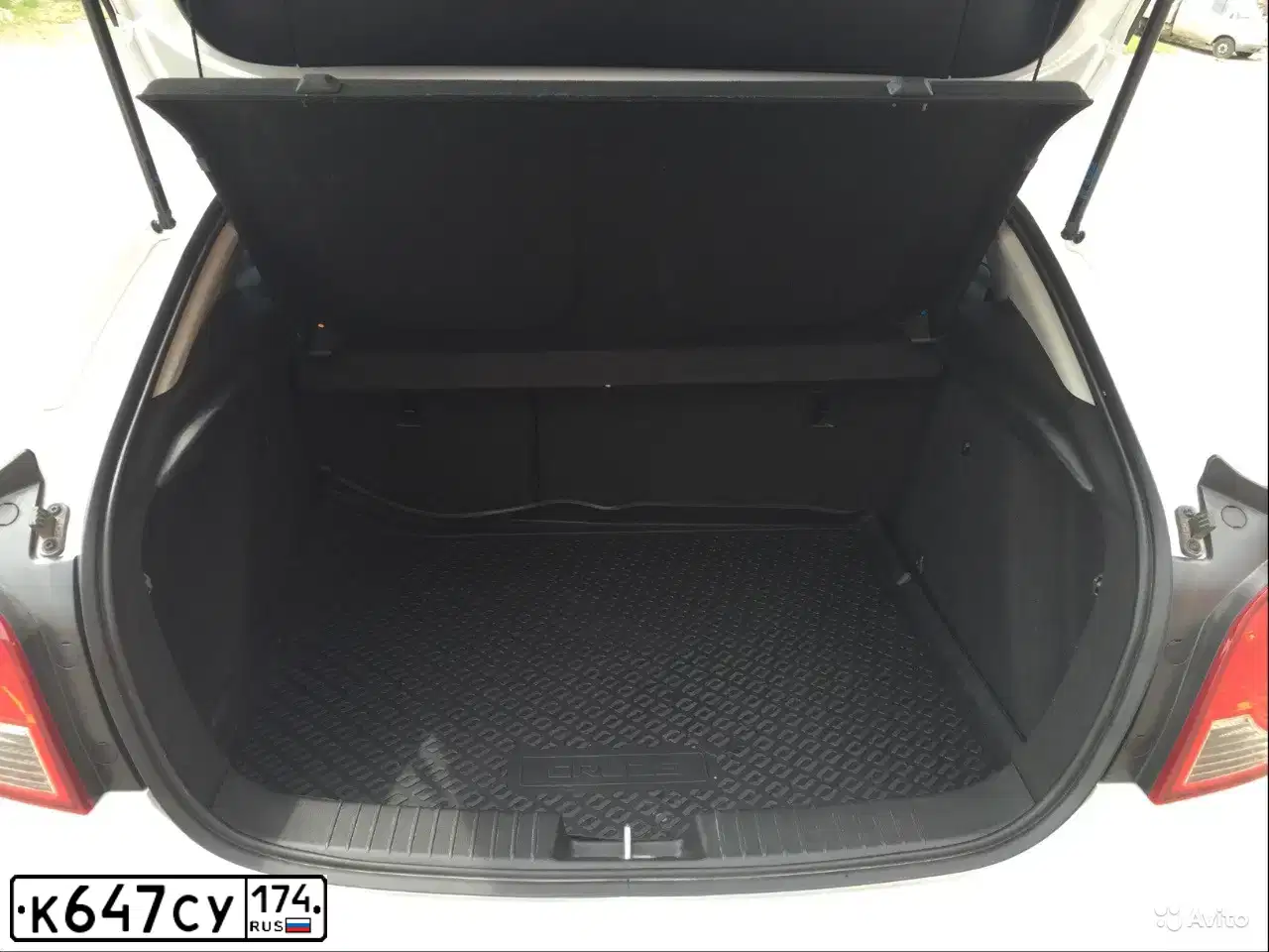 Фото автомобиля CHEVROLET CRUZE, 2013 — госномер У762ХЕ174. Цвет: Белый
