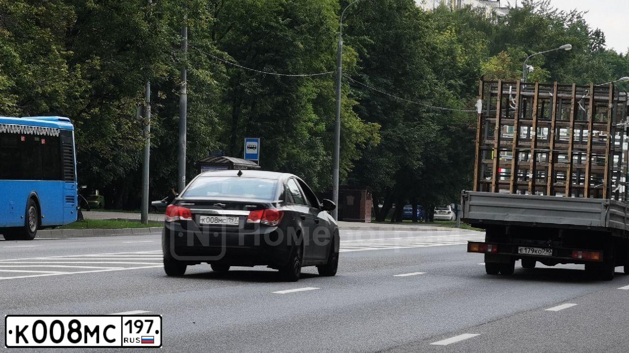 Фото автомобиля LADA 2109 SAMARA, 2002 — госномер К008МС197. Цвет: ЗЕЛЕНЫЙ ТЕМНЫЙ