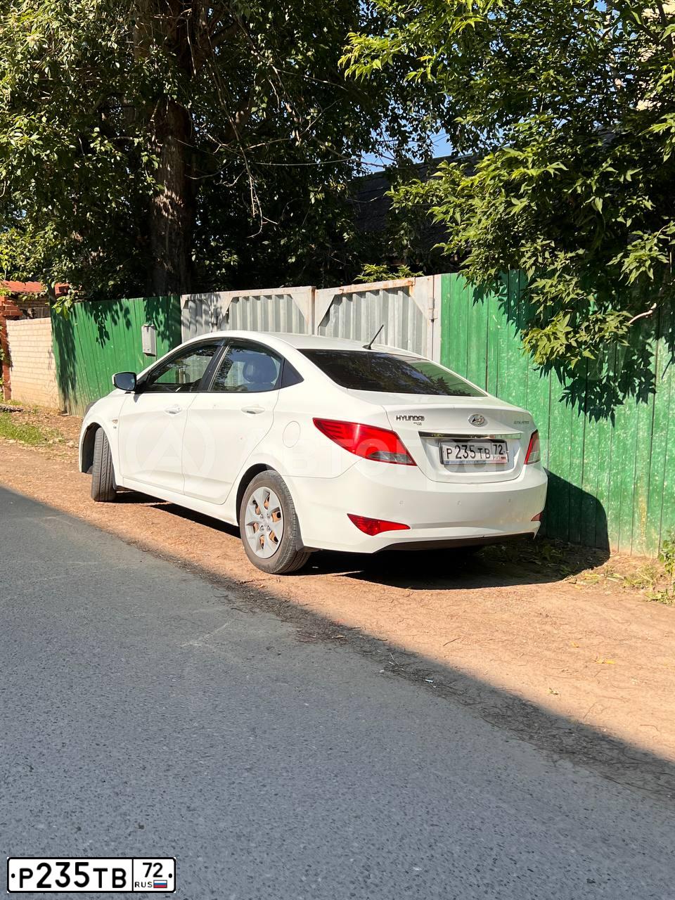 Фото автомобиля HYUNDAI SOLARIS, 2015 — госномер Р235ТВ72. Цвет: БЕЛЫЙ