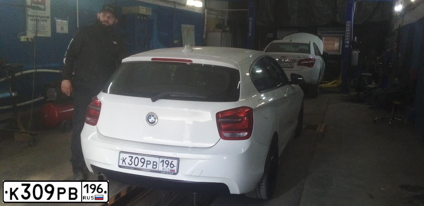 Фото автомобиля BMW SERIE 1, 2012 — госномер К309РВ196. Цвет: Белый
