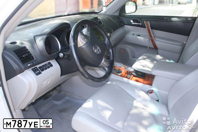 Фото автомобиля TOYOTA HIGHLANDER, 2008 — госномер В482ОК15. Цвет: БЕЛЫЙ