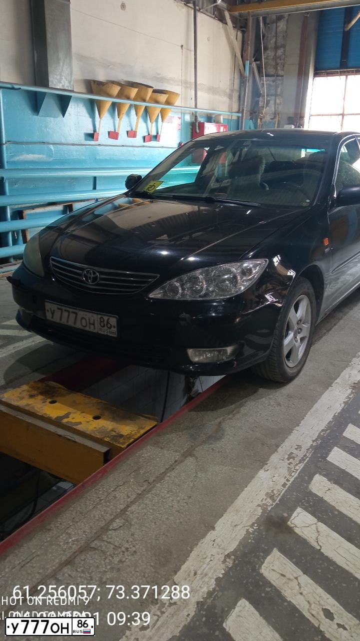 Фото автомобиля TOYOTA CAMRY, 2005 — госномер У777ОН86. Цвет: ЧЕРНЫЙ