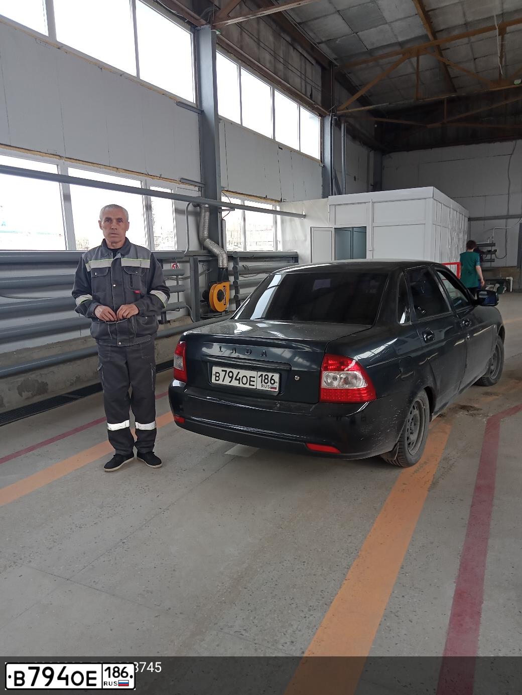 Фото автомобиля LADA 2170 PRIORA, 2007 — госномер В794ОЕ186. Цвет: ГРАФИТОВЫЙ МЕТАЛЛИК