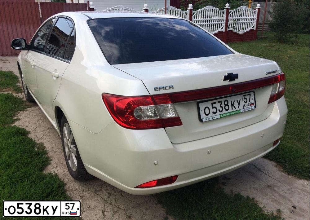 Фото автомобиля CHEVROLET EPICA, 2010 — госномер О538КУ57. Цвет: Белый