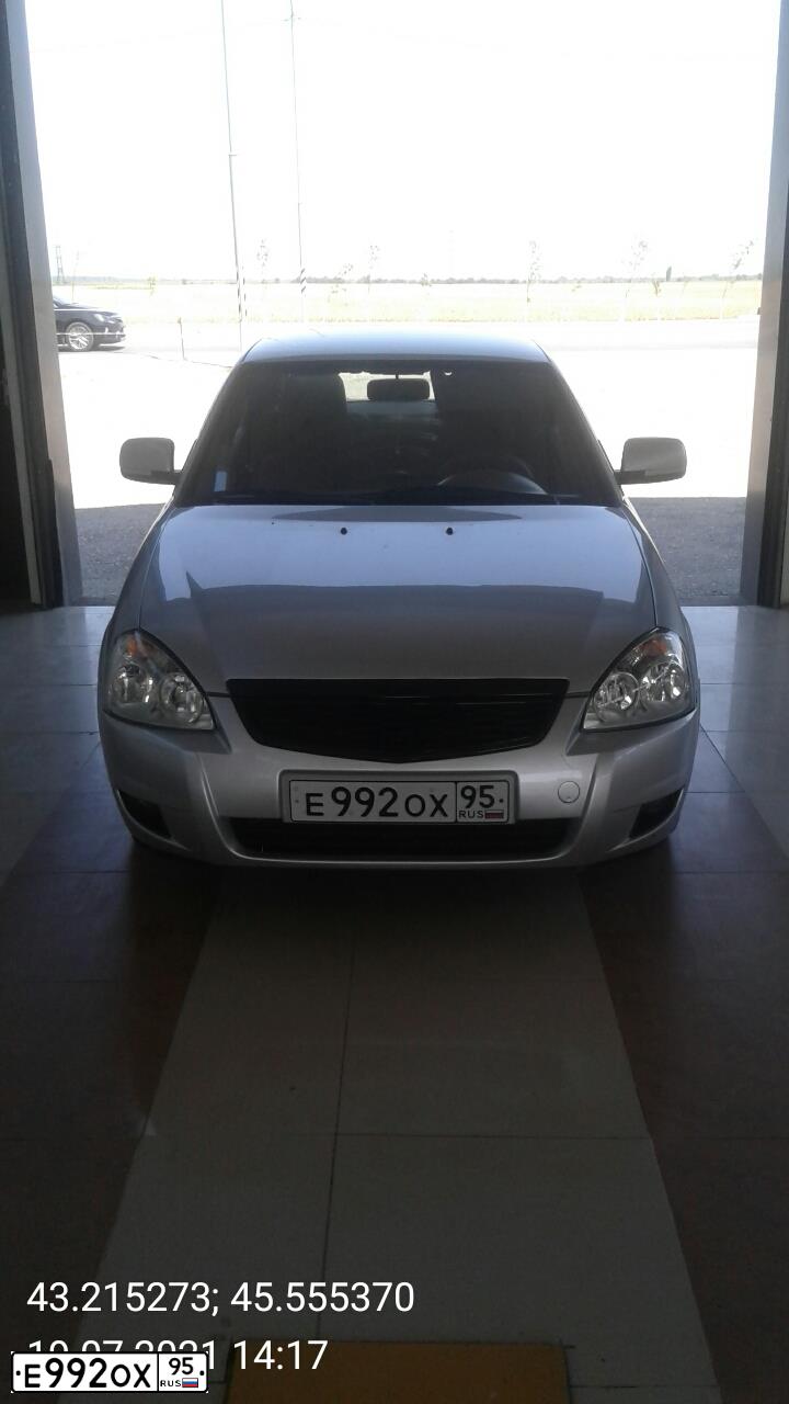 Фото автомобиля LADA 2170 PRIORA, 2008 — госномер Е992ОХ95. Цвет: СВЕТЛО-СЕРЕБРИСТЫЙ МЕТАЛЛ