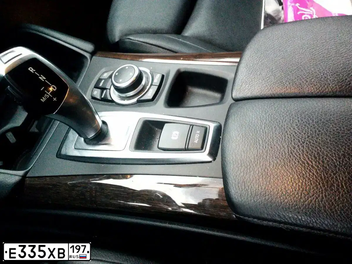 Фото автомобиля BMW X6, 2012 — госномер Е335ХВ197. Цвет: ЧЕРНЫЙ
