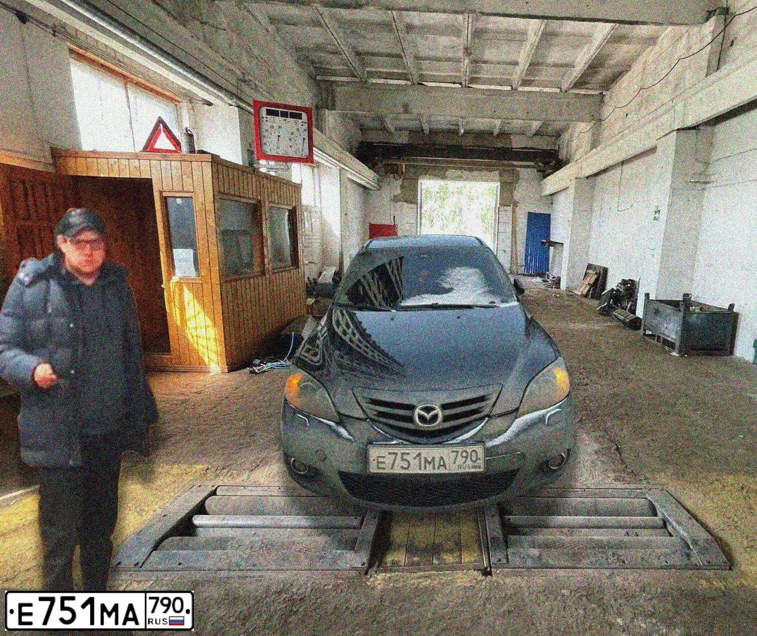 Фото автомобиля MAZDA 3, 2004 — госномер Е751МА790. Цвет: ЧЕРНЫЙ