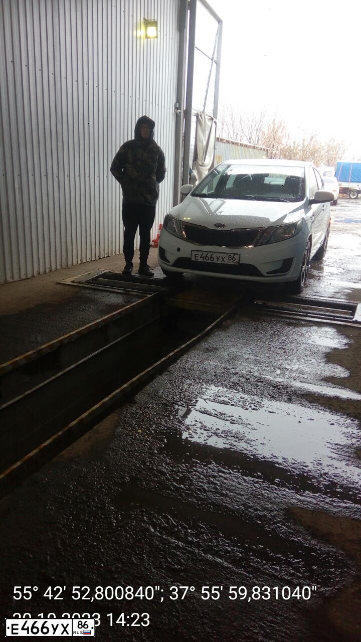 Фото автомобиля KIA RIO, 2012 — госномер Н078ТВ790. Цвет: Белый